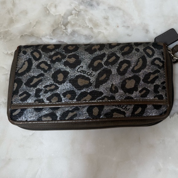 Coach silver leopard print wristlet/wallet - Picture 2 of 12